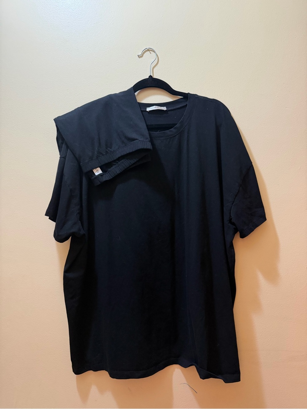 Zenana Outfitters Black Short Sleeve Crew Neck Tee and shorts
